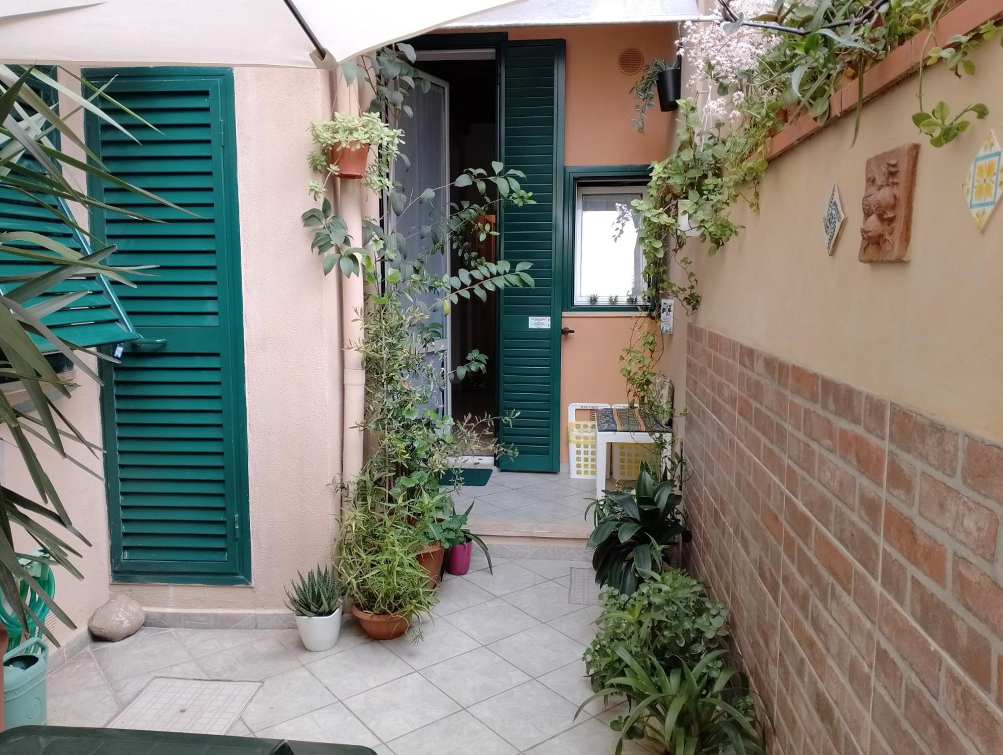 Appartamento Il Piccolo Eden - Private Garden Livorno Esterno foto