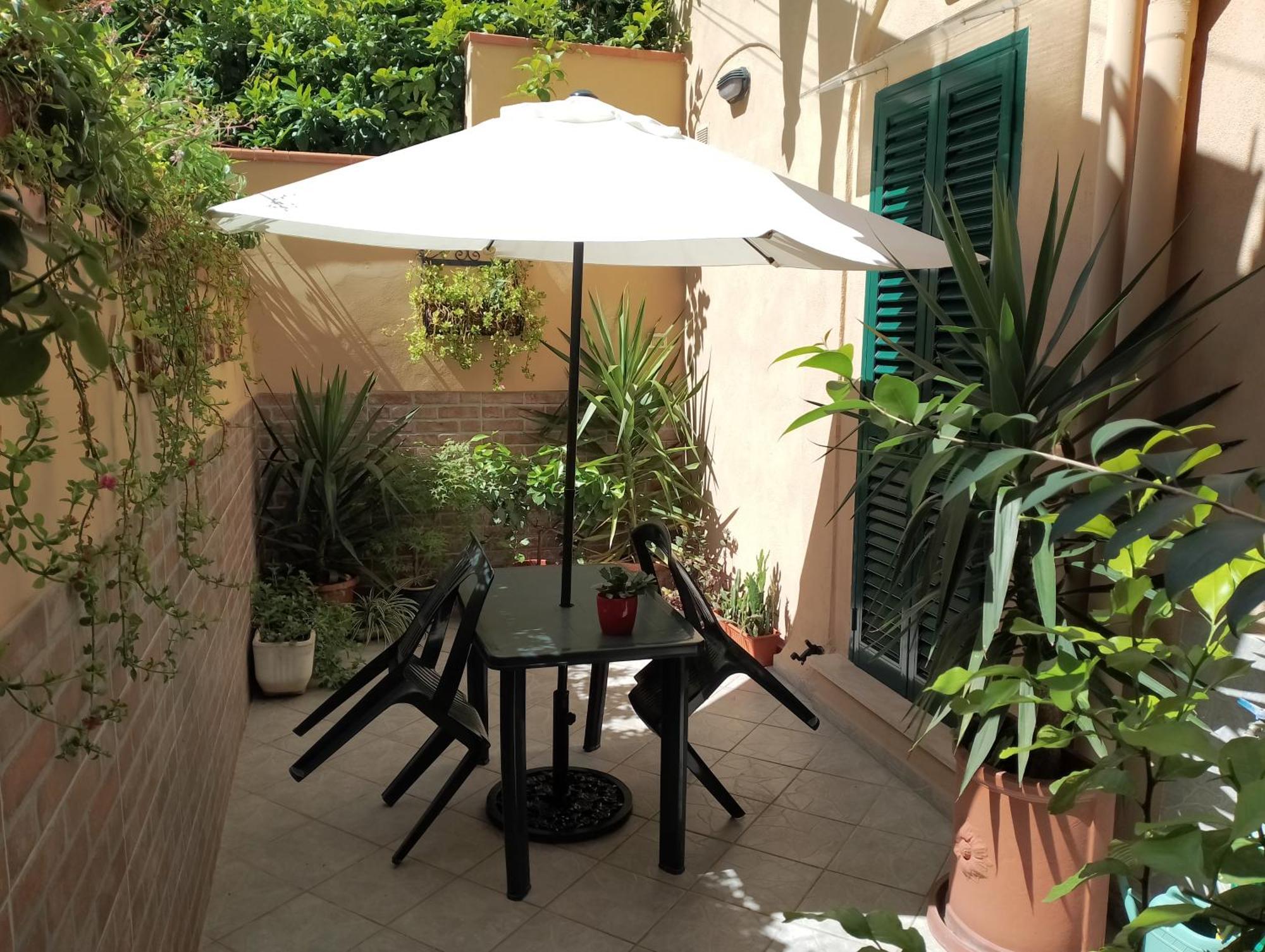 Appartamento Il Piccolo Eden - Private Garden Livorno Esterno foto