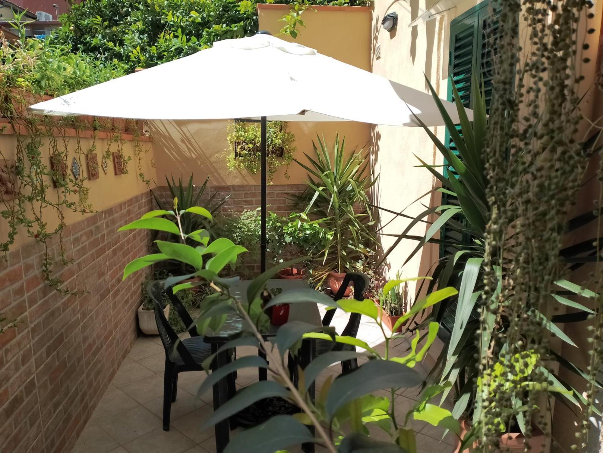 Appartamento Il Piccolo Eden - Private Garden Livorno Esterno foto